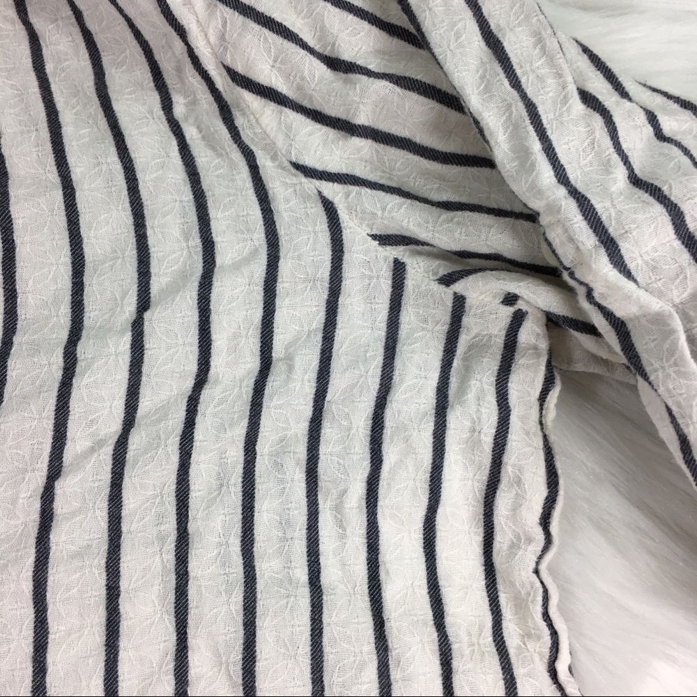 0039 Italy Stripped Black & White Blouse Sz Small - Picture 6 of 7